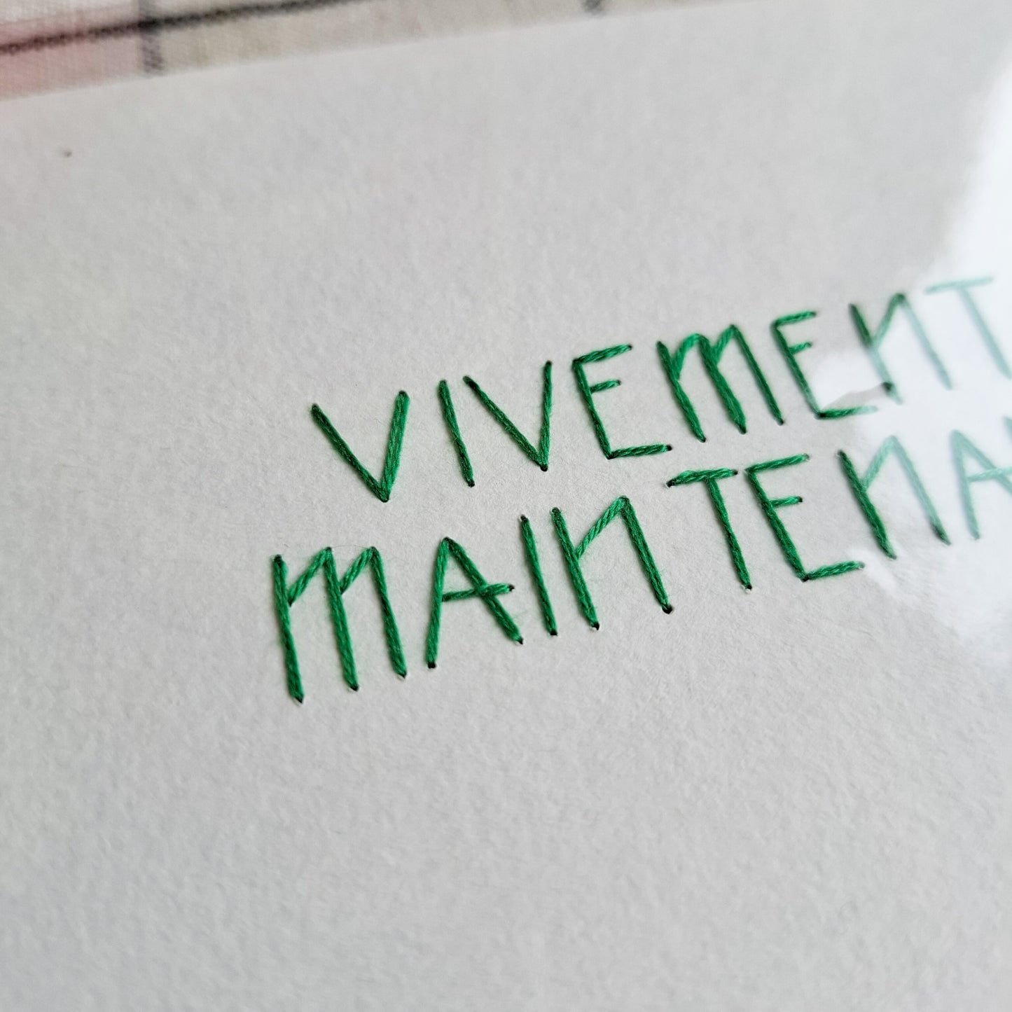 VIVEMENT MAINTENANT - Carte brodée